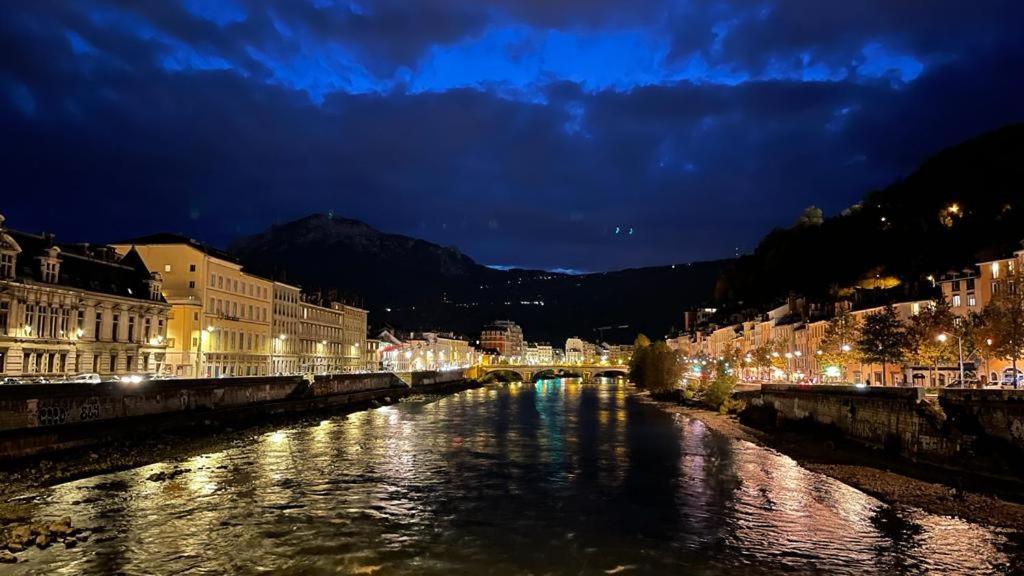 Cosy And Calm In Grenoble City Heart With Free And Large Parking Q-Park Chavant Екстер'єр фото